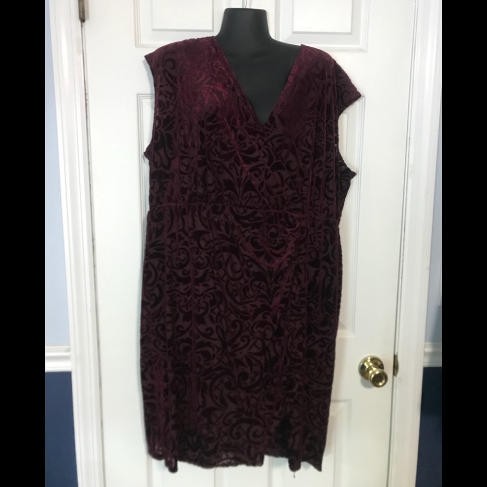 Gorgeous Burgundy dress! Perfect for Holidays!
